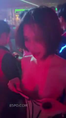 khéo mồm tí là lên bar chăn gái tẹt ga